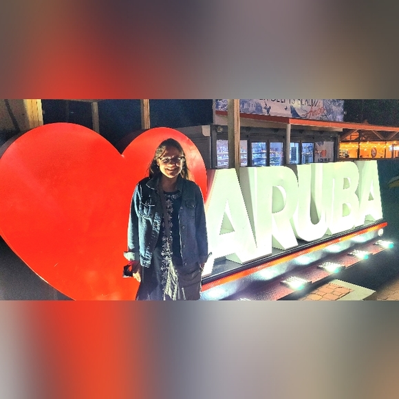 Meet your Posher, Sarah - Picture 1 of 1